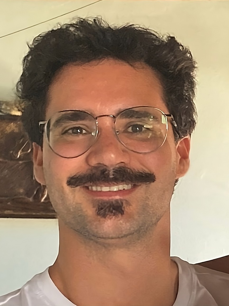 Caio Jacomelli - Psicanalista em Florianópolis, formado pelo ICPOL-SC/EBP Seção Sul